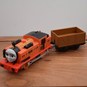 NIA 18 - 2013 Gullane Thomas & Friends TrackMaster Engine Motorized Oran…